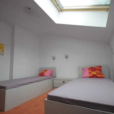 Penthouse 2 Bedroom W Fireplace 公寓